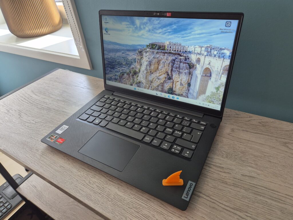 Lenovo V14 G4
