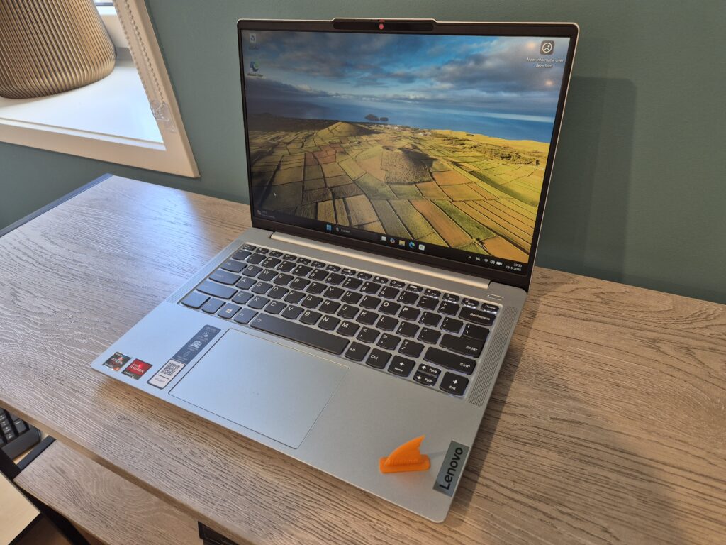 Lenovo IdeaPad Slim 5 14ABR8